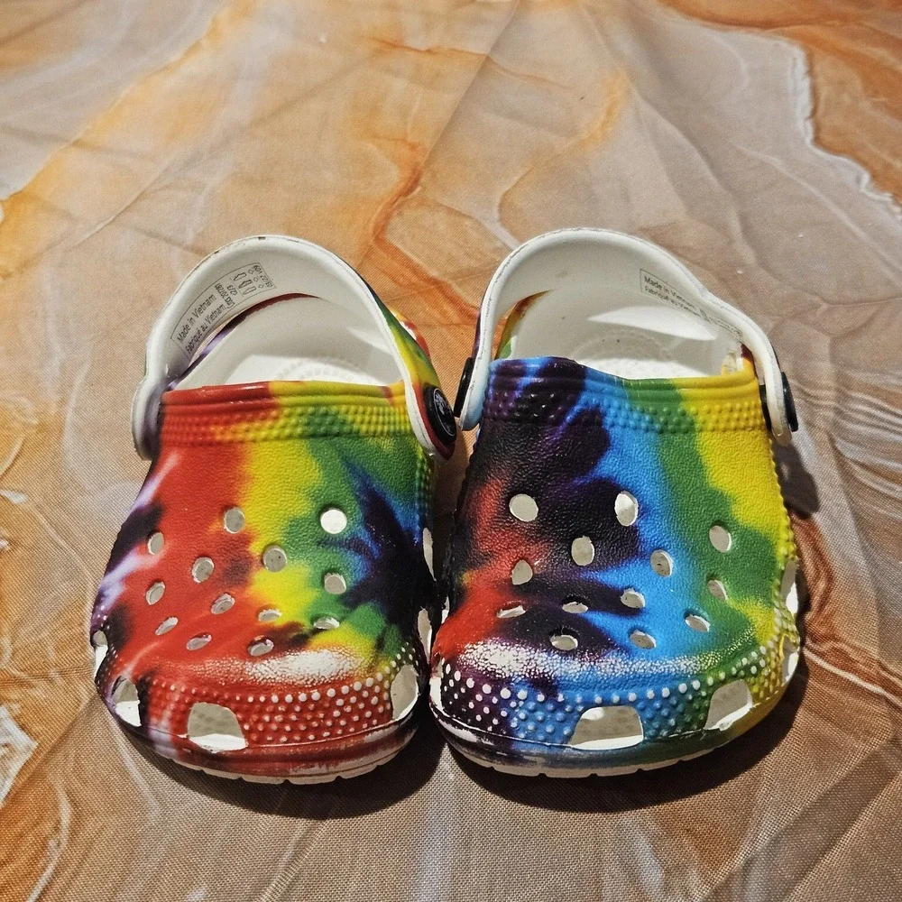 Crocs Infant Size 2/3 Tie Dye Classic Clogs Rainbow Baby Shoes